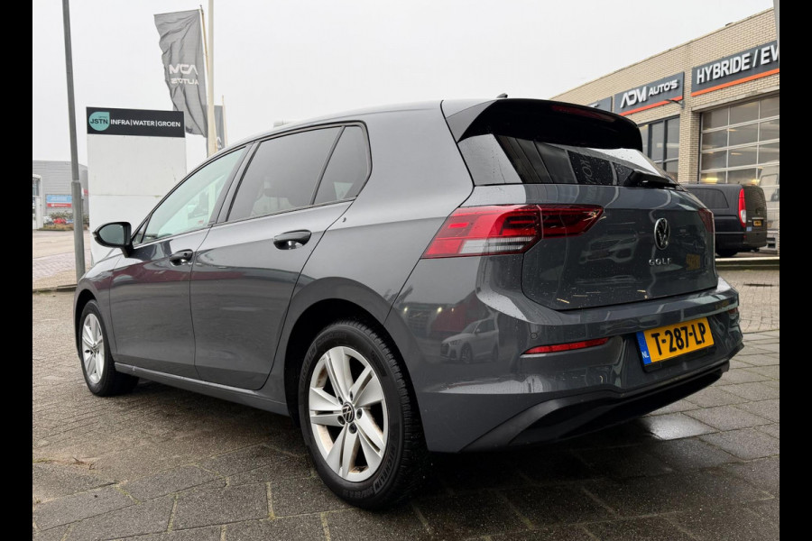 Volkswagen Golf | 64.138 km | Adaptieve cruise control | Parkeercamera | LED | Navigatie | Clima | Carplay | Full options!