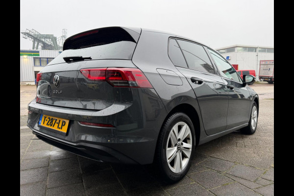 Volkswagen Golf | 64.138 km | Adaptieve cruise control | Parkeercamera | LED | Navigatie | Clima | Carplay | Full options!