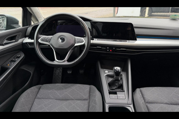 Volkswagen Golf | 64.138 km | Adaptieve cruise control | Parkeercamera | LED | Navigatie | Clima | Carplay | Full options!