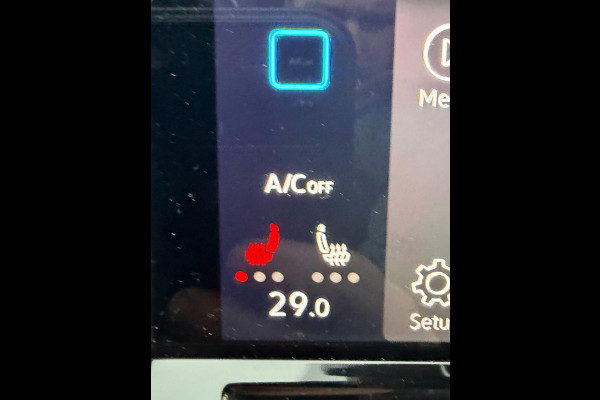 Volkswagen Golf | 64.138 km | Adaptieve cruise control | Parkeercamera | LED | Navigatie | Clima | Carplay | Full options!