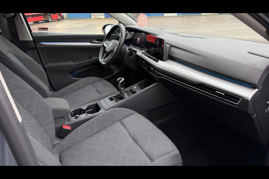 Volkswagen Golf | 64.138 km | Adaptieve cruise control | Parkeercamera | LED | Navigatie | Clima | Carplay | Full options!