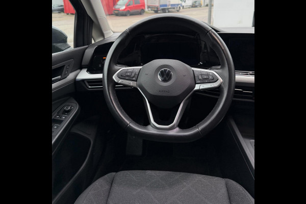Volkswagen Golf | 64.138 km | Adaptieve cruise control | Parkeercamera | LED | Navigatie | Clima | Carplay | Full options!