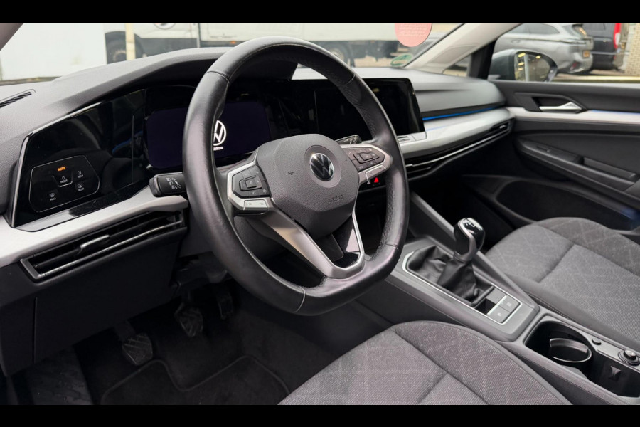 Volkswagen Golf | 64.138 km | Adaptieve cruise control | Parkeercamera | LED | Navigatie | Clima | Carplay | Full options!