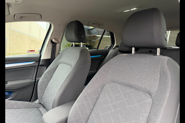 Volkswagen Golf | 64.138 km | Adaptieve cruise control | Parkeercamera | LED | Navigatie | Clima | Carplay | Full options!