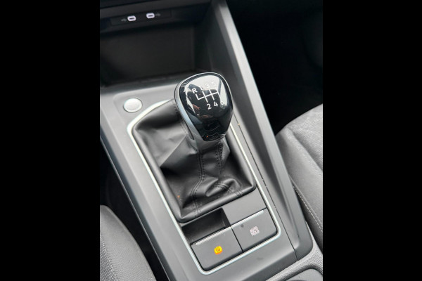 Volkswagen Golf | 64.138 km | Adaptieve cruise control | Parkeercamera | LED | Navigatie | Clima | Carplay | Full options!