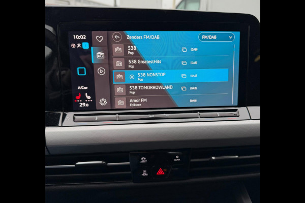Volkswagen Golf | 64.138 km | Adaptieve cruise control | Parkeercamera | LED | Navigatie | Clima | Carplay | Full options!