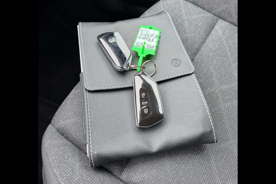 Volkswagen Golf | 64.138 km | Adaptieve cruise control | Parkeercamera | LED | Navigatie | Clima | Carplay | Full options!