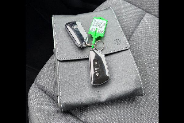 Volkswagen Golf | 64.138 km | Adaptieve cruise control | Parkeercamera | LED | Navigatie | Clima | Carplay | Full options!