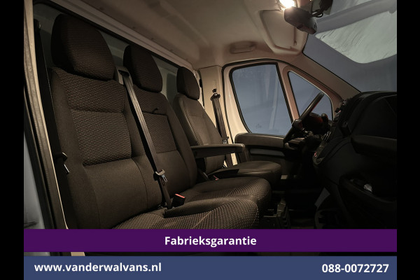 Peugeot Boxer 2.2 BlueHDi 165pk Bakwagen Laadklep Fabrieksgarantie Euro6 Airco | Camera | Cruisecontrol Bijrijdersbank.