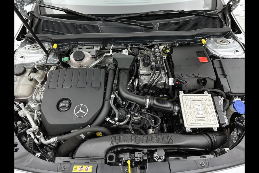 Mercedes-Benz CLA-Klasse 250 e Business Solution AMG Limited (NL-auto, Dealer OnderH, SfeerV, Carplay, Navi, StoelV, Etc