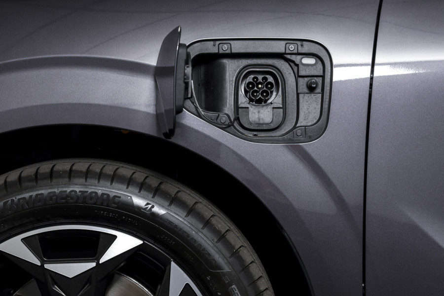 CUPRA Terramar 1.5 TSI e-Hybrid 272 PK VZ Performance | S/K-Panodak | Sennheiser Audio | Adapt. Cruise | Memory Stoel | Stoel-+Stuurverw. | PDC | 360 Camera | NAV + App. Connect | ECC | Elek. Klep | LM 19" | Dark Void lak | 5209