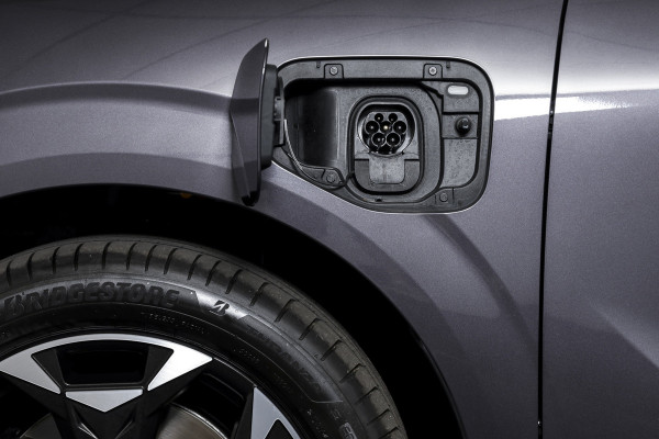 CUPRA Terramar 1.5 TSI e-Hybrid 272 PK VZ Performance | S/K-Panodak | Sennheiser Audio | Adapt. Cruise | Memory Stoel | Stoel-+Stuurverw. | PDC | 360 Camera | NAV + App. Connect | ECC | Elek. Klep | LM 19" | Dark Void lak | 5209