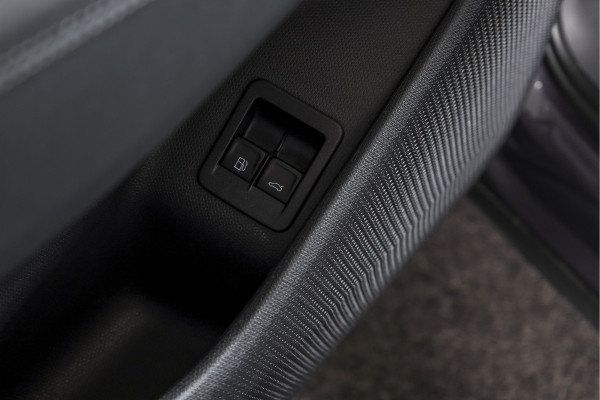 CUPRA Terramar 1.5 TSI e-Hybrid 272 PK VZ Performance | S/K-Panodak | Sennheiser Audio | Adapt. Cruise | Memory Stoel | Stoel-+Stuurverw. | PDC | 360 Camera | NAV + App. Connect | ECC | Elek. Klep | LM 19" | Dark Void lak | 5209