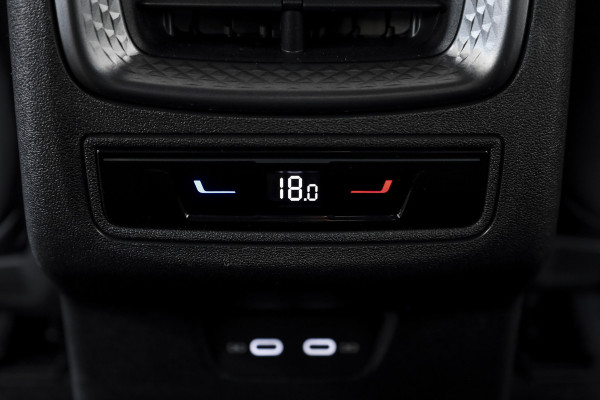 CUPRA Terramar 1.5 TSI e-Hybrid 272 PK VZ Performance | S/K-Panodak | Sennheiser Audio | Adapt. Cruise | Memory Stoel | Stoel-+Stuurverw. | PDC | 360 Camera | NAV + App. Connect | ECC | Elek. Klep | LM 19" | Dark Void lak | 5209