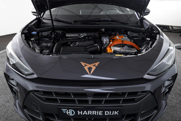 CUPRA Terramar 1.5 TSI e-Hybrid 272 PK VZ Performance | S/K-Panodak | Sennheiser Audio | Adapt. Cruise | Memory Stoel | Stoel-+Stuurverw. | PDC | 360 Camera | NAV + App. Connect | ECC | Elek. Klep | LM 19" | Dark Void lak | 5209