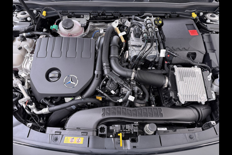 Mercedes-Benz A-Klasse 250 e AMG line | Pano HUD Memory Sound 360 Camera