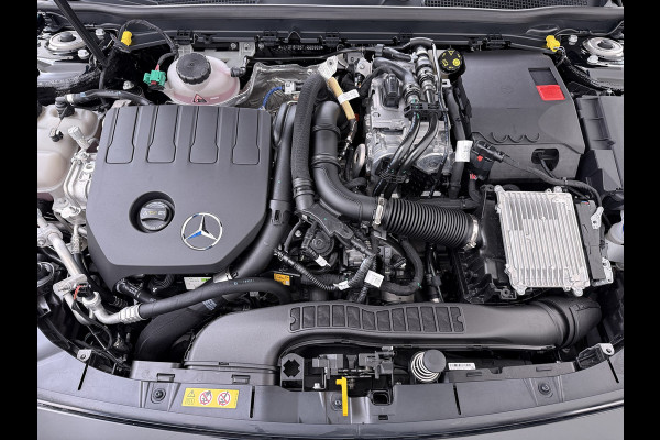 Mercedes-Benz A-Klasse 250 e AMG line | Pano HUD Memory Sound 360 Camera