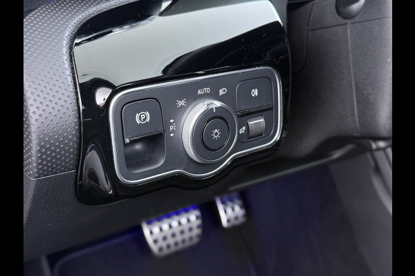 Mercedes-Benz A-Klasse 250 e AMG line | Pano HUD Memory Sound 360 Camera