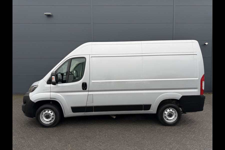 Fiat Ducato 140pk L2H2 (Trekhaak - Camera - Navigatie - Automatische Airco - Houten vloer + Zijwand panelen)