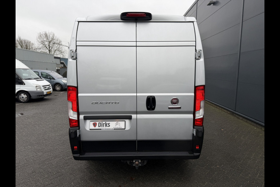Fiat Ducato 140pk L2H2 (Trekhaak - Camera - Navigatie - Automatische Airco - Houten vloer + Zijwand panelen)