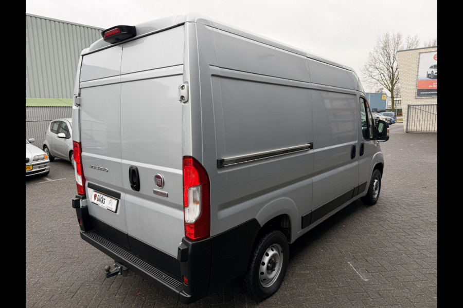 Fiat Ducato 140pk L2H2 (Trekhaak - Camera - Navigatie - Automatische Airco - Houten vloer + Zijwand panelen)