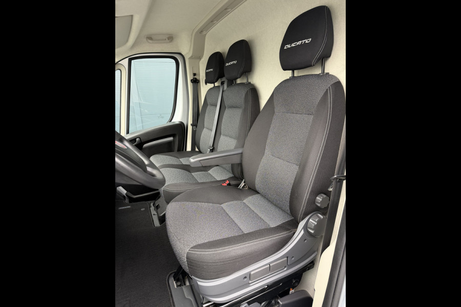 Fiat Ducato 140pk L2H2 (Trekhaak - Camera - Navigatie - Automatische Airco - Houten vloer + Zijwand panelen)