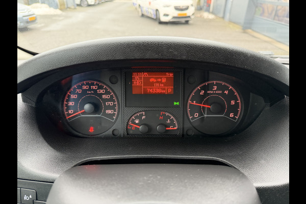 Fiat Ducato 140pk L2H2 (Trekhaak - Camera - Navigatie - Automatische Airco - Houten vloer + Zijwand panelen)