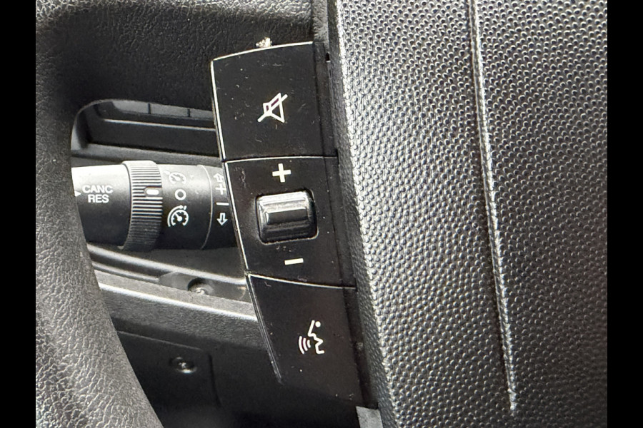 Fiat Ducato 140pk L2H2 (Trekhaak - Camera - Navigatie - Automatische Airco - Houten vloer + Zijwand panelen)