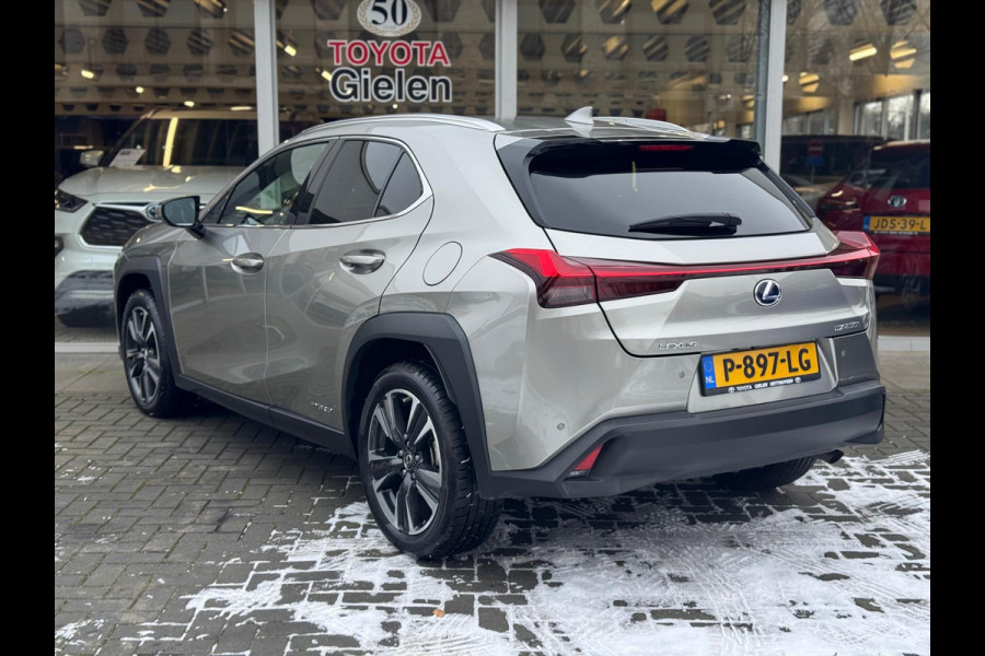 Lexus UX 250h Preference Line | Dodehoekherkenning, 18 inch, Stoel + Stuurverwarming, Parkeersensoren, Apple CarPlay/Android Auto