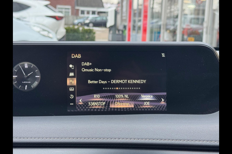 Lexus UX 250h Preference Line | Dodehoekherkenning, 18 inch, Stoel + Stuurverwarming, Parkeersensoren, Apple CarPlay/Android Auto