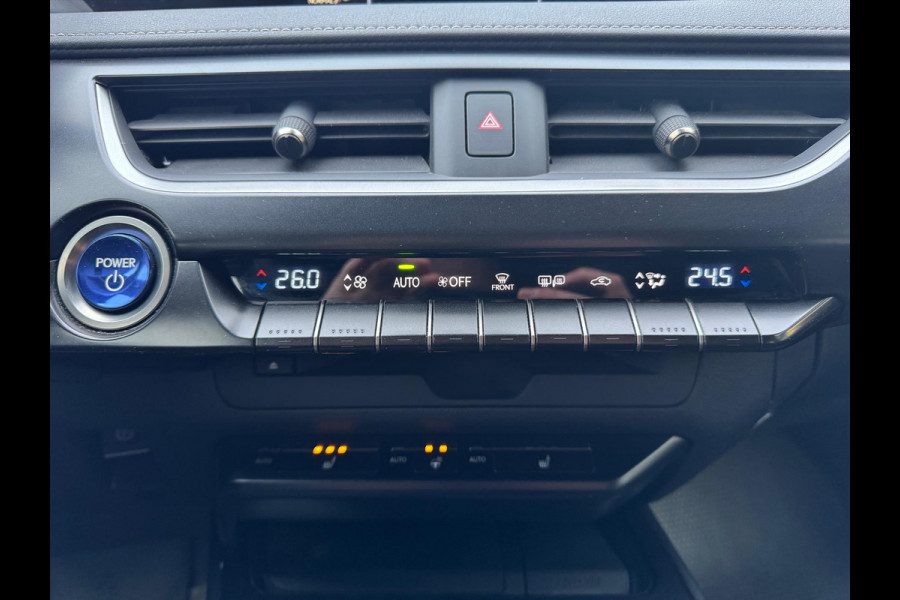 Lexus UX 250h Preference Line | Dodehoekherkenning, 18 inch, Stoel + Stuurverwarming, Parkeersensoren, Apple CarPlay/Android Auto