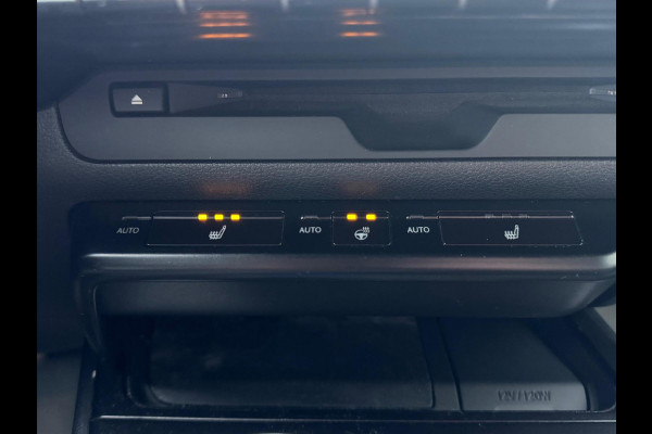 Lexus UX 250h Preference Line | Dodehoekherkenning, 18 inch, Stoel + Stuurverwarming, Parkeersensoren, Apple CarPlay/Android Auto