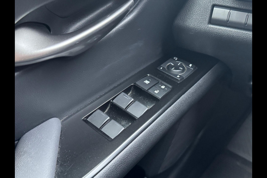 Lexus UX 250h Preference Line | Dodehoekherkenning, 18 inch, Stoel + Stuurverwarming, Parkeersensoren, Apple CarPlay/Android Auto