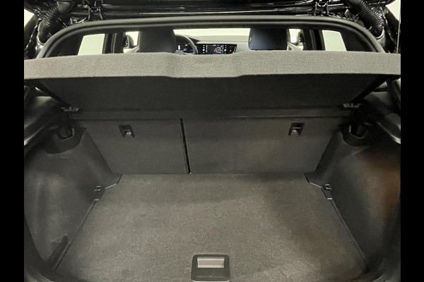 Volkswagen Polo 1.0 TSI R-Line DSG Navigatie Apple Carplay/Android Auto Camera Parkeersensoren Adaptive Cruise Control Matrix-LED-koplamp Lichtmetalen velgen Climate Control Getinte ramen