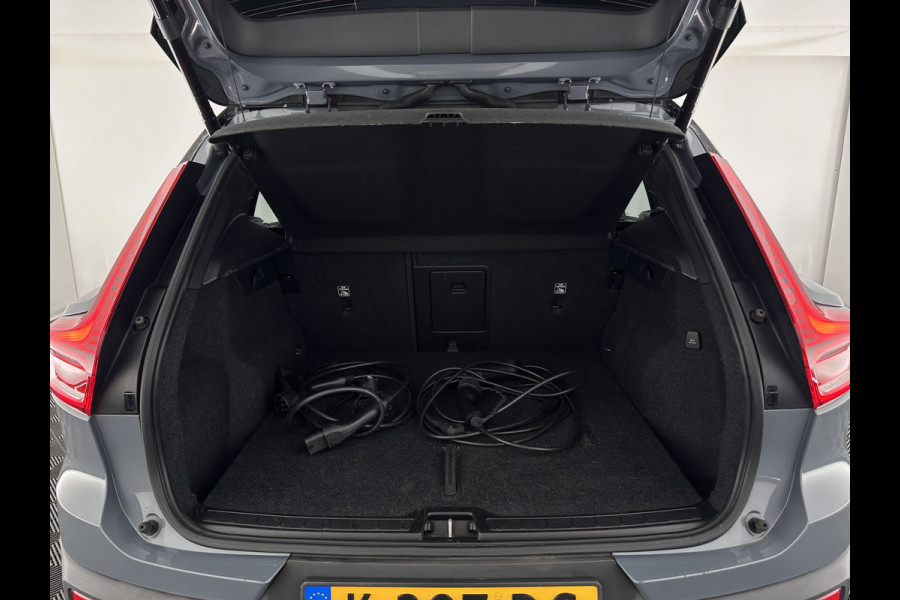 Volvo XC40 Recharge P8 AWD R-Design [ 3-Fase ] {SOH-90%} (INCL.BTW) Aut. *PANO | LEATHER-ALCANTARA | ADAPTIVE-CRUISE | DIGI-COCKPIT | FULL-LED | HARMAN/KARDON | TOP-VIEW | NAVI-FULLMAP | ECC | PDC | KEYLESS | HEATED-SPORTSEATS | TOWBAR | 20''ALU*