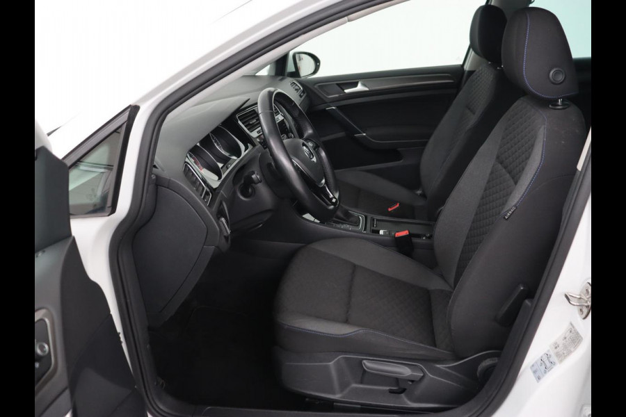 Volkswagen Golf 1.0 TSI Comfortline | Automaat | Stoelverwarming | Navigatie | Parkeerhulp | Adaptive cruise | Bluetooth | Climate control