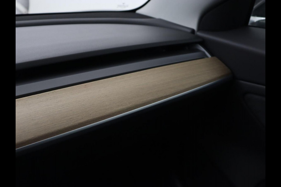 Tesla Model 3 Long Range AWD 75kWh | Panoramadak | Autopilot | Leder | Stoelverwarming | Full LED | Navigatie | Keyless | 18'' | Camera