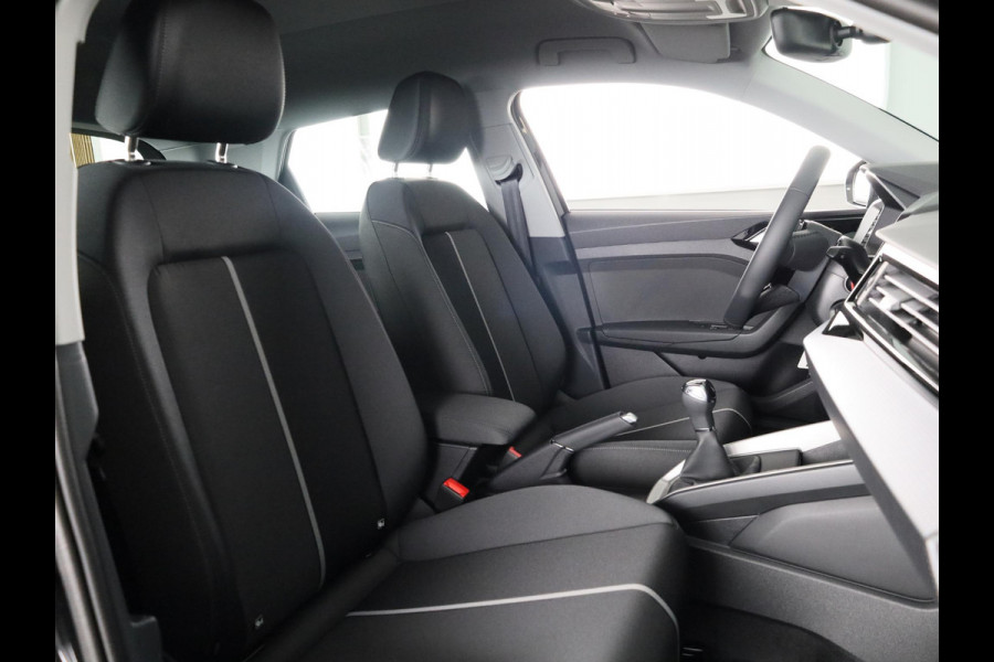 Audi A1 Sportback Advanced edition 25 TFSI 95 pk | Parkeerhulp plus | Automatische airco | Apple carplay | Dak in contrast kleur |