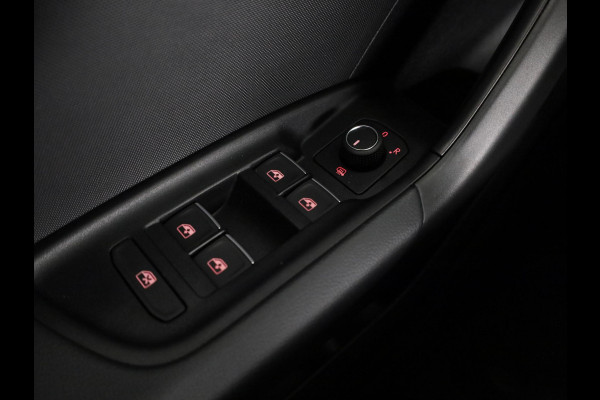 Audi A1 Sportback Advanced edition 25 TFSI 95 pk | Parkeerhulp plus | Automatische airco | Apple carplay | Dak in contrast kleur |