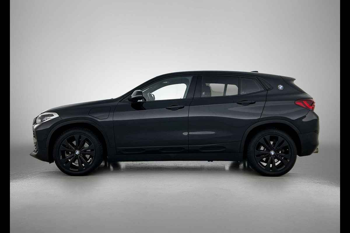 BMW X2 xDrive25e Plug-In Hybrid BLACK-LINE | CAMERA | EL-ACHTERKLEP | HEAD-UP