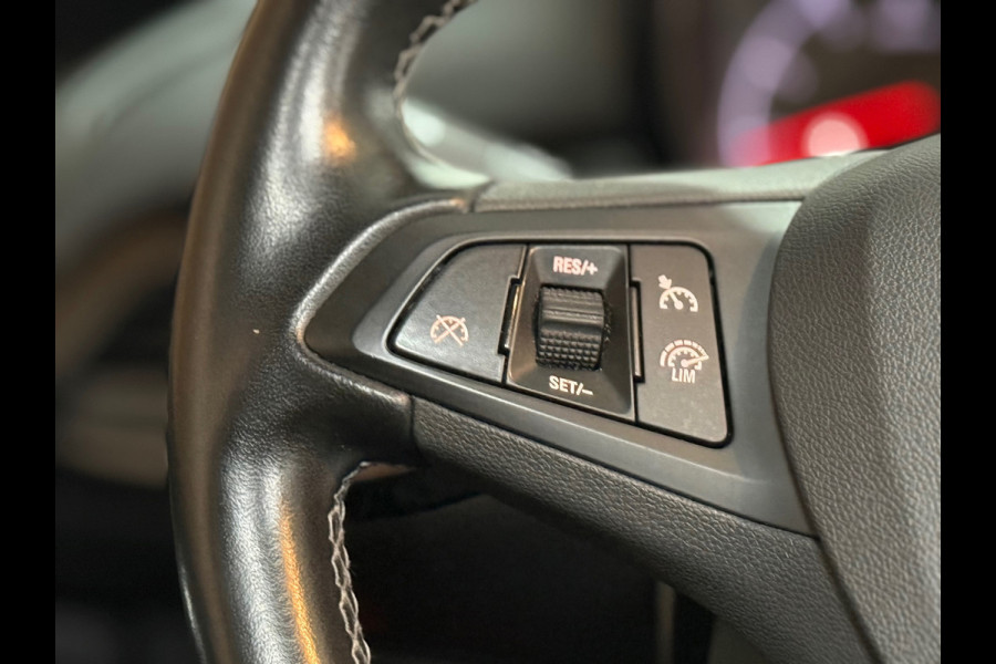 Opel Corsa 1.4 Online Edition 5 deurs | Airco | Schuif-/Kanteldak | Navigatie | Trekhaak | Cruise Control | Sportstoelen