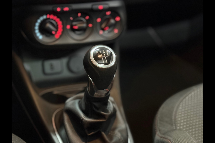 Opel Corsa 1.4 Online Edition 5 deurs | Airco | Schuif-/Kanteldak | Navigatie | Trekhaak | Cruise Control | Sportstoelen