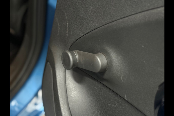 Opel Corsa 1.4 Online Edition 5 deurs | Airco | Schuif-/Kanteldak | Navigatie | Trekhaak | Cruise Control | Sportstoelen