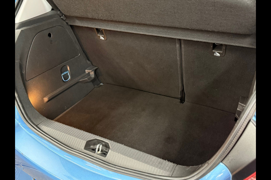 Opel Corsa 1.4 Online Edition 5 deurs | Airco | Schuif-/Kanteldak | Navigatie | Trekhaak | Cruise Control | Sportstoelen
