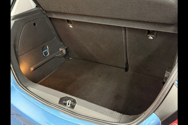 Opel Corsa 1.4 Online Edition 5 deurs | Airco | Schuif-/Kanteldak | Navigatie | Trekhaak | Cruise Control | Sportstoelen