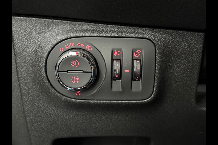 Opel Corsa 1.4 Online Edition 5 deurs | Airco | Schuif-/Kanteldak | Navigatie | Trekhaak | Cruise Control | Sportstoelen