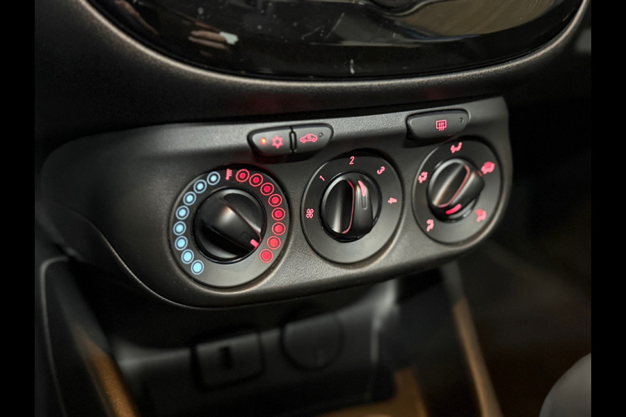 Opel Corsa 1.4 Online Edition 5 deurs | Airco | Schuif-/Kanteldak | Navigatie | Trekhaak | Cruise Control | Sportstoelen