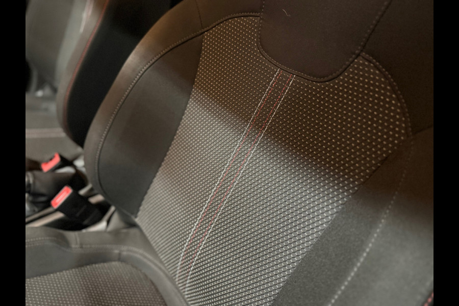 Opel Corsa 1.4 Online Edition 5 deurs | Airco | Schuif-/Kanteldak | Navigatie | Trekhaak | Cruise Control | Sportstoelen