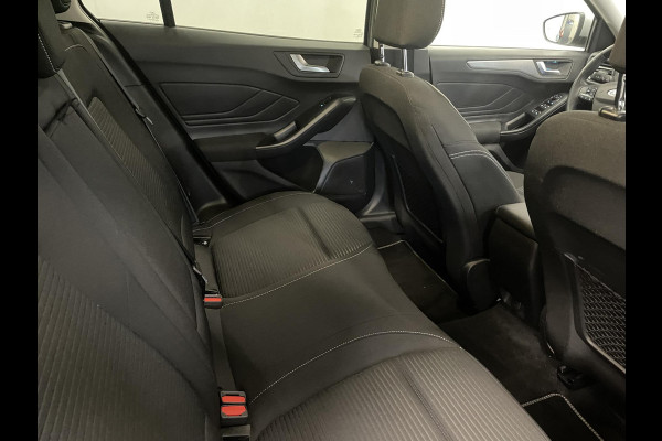 Ford FOCUS Wagon 1.0 EcoBoost Hybrid Titanium Rijklaar incl 12 mnd BOVAG garantie! Airco ECC Navi Carplay PDC VA+ Camera Full LED DAB+ Lichtmetalen velgen