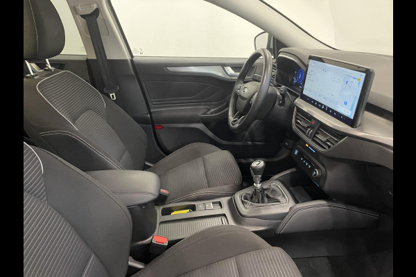 Ford FOCUS Wagon 1.0 EcoBoost Hybrid Titanium Rijklaar incl 12 mnd BOVAG garantie! Airco ECC Navi Carplay PDC VA+ Camera Full LED DAB+ Lichtmetalen velgen
